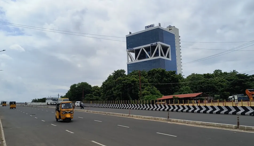 Tidel Park view from CTH Road at Pattabiram