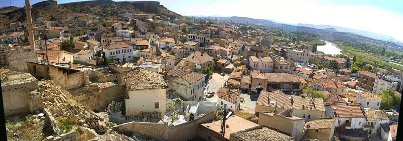 Avanos'un panoraması. (A panorama of Avanos in Nevşehir, Cappadocia, Turkey).