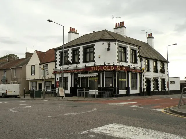 'The Old Ship' public house in Aveley The timber-framed house to the left of the pub is one of the few remaining old buildings in Aveley village.