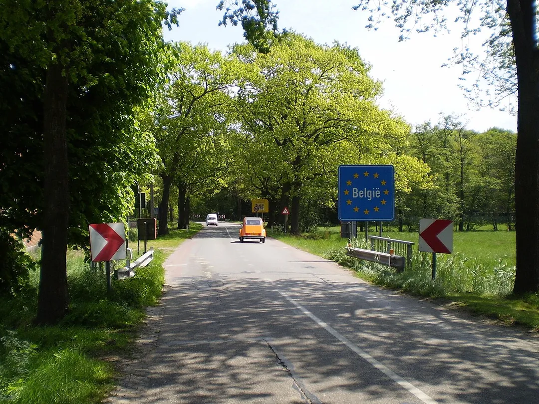 Grensovergang Groot Bedaf (gemeente Baarle-Nassau, NL) - Steenweg Baarle (Ravels, B)
