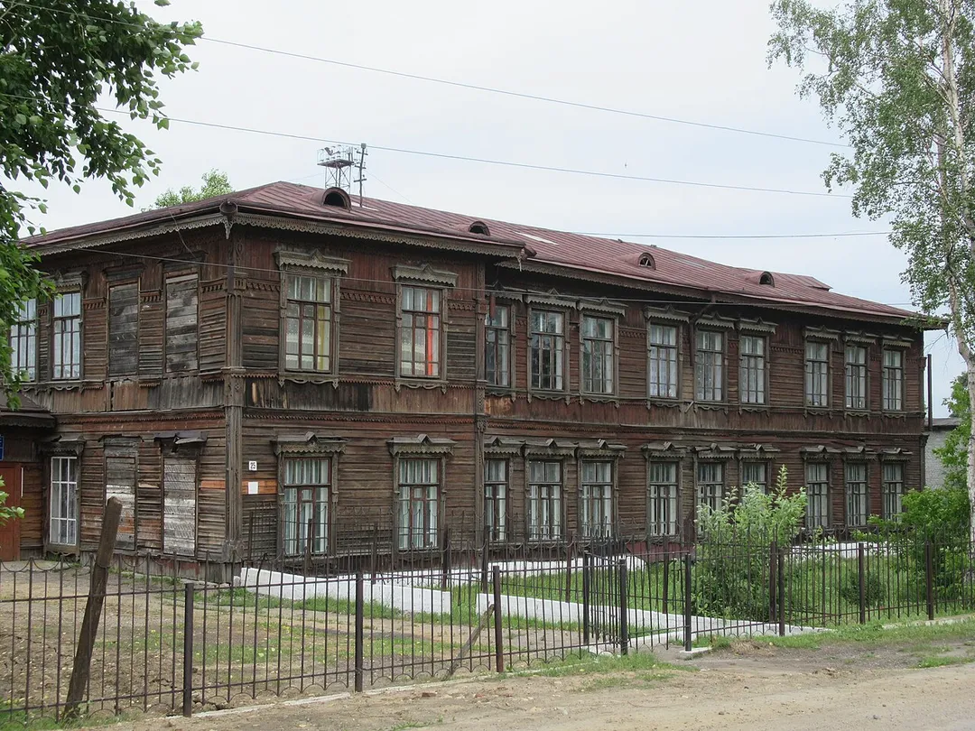 Здание, где в годы Великой Отечественной войны размещался лечебный корпус эвакогоспиталя № 1943 и находился межобластной туберкулезный госпиталь инвалидов Великой Отечественной войны: улица Комсомольская, 25, Бабушкин, Кабанский район, Бурятия