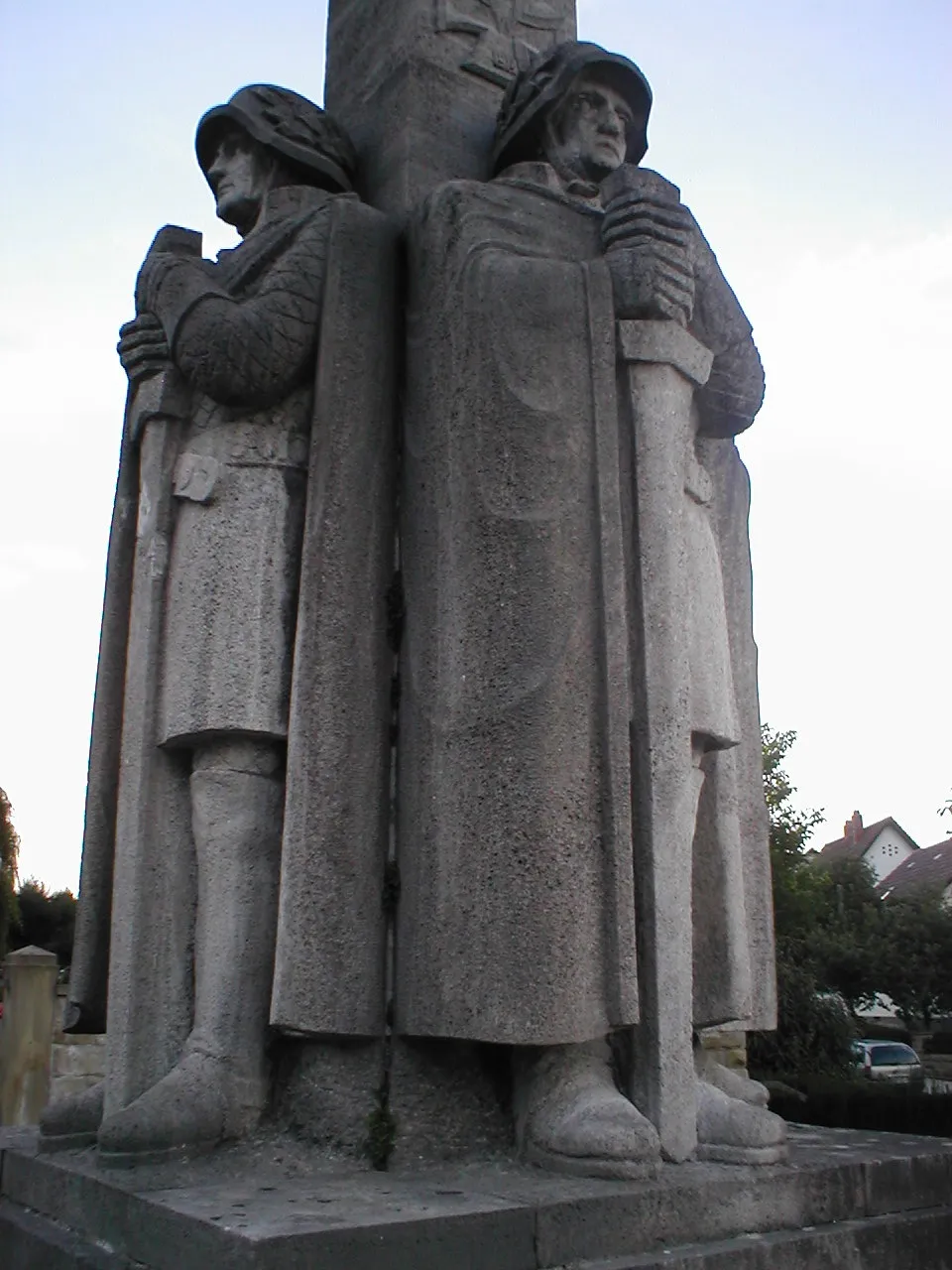 Detail des Figurenschmucks am Kriegerdenkmal in Bad Rappenau, errichtet 1934 für die Toten von 1914-18
