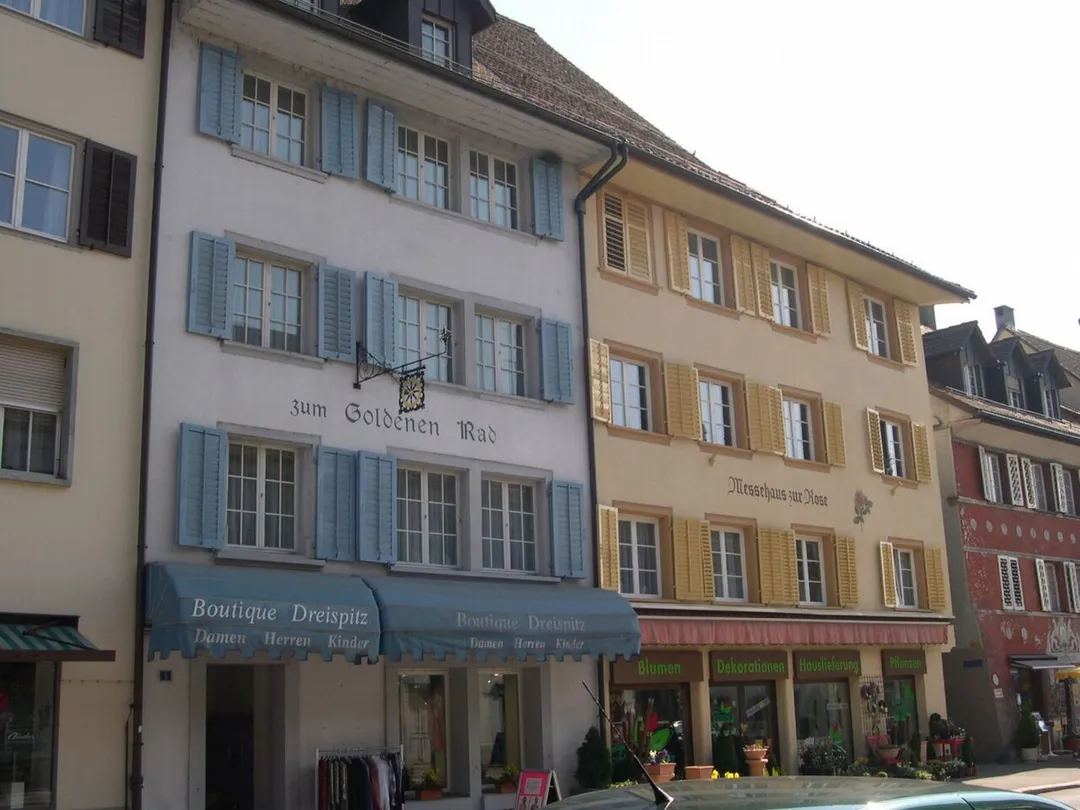 Zum Goldenen Rad und Messehaus zur Rose auf der Nordseite der Schwertgasse in Zurzach
