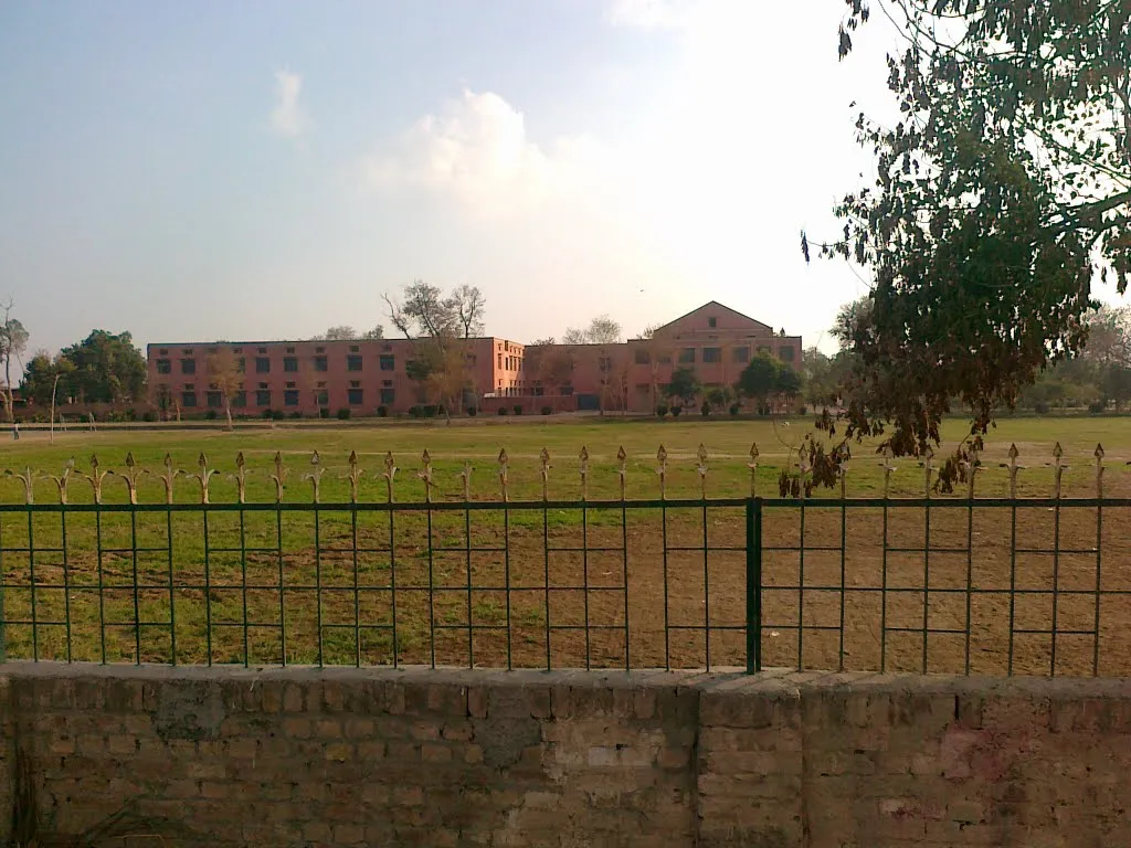 Govt post graduate college for boys Bahawalnagar is the biggest college of BahawalNagar district on an area more than 57 Acres