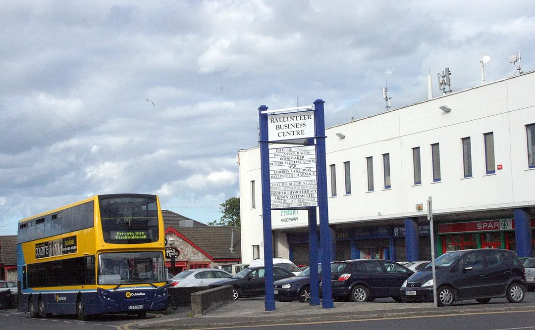 Balinteer, Dublin, Ireland (Balinteer Avenue, Coach House pub area).