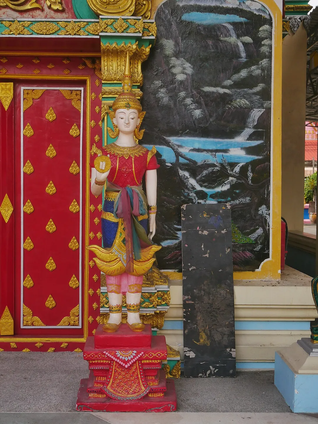 This is a photo of a monument in Thailand identified by the ID