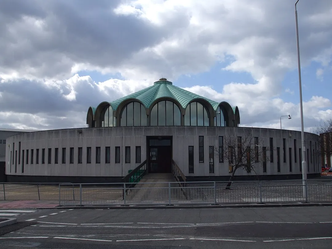 Fullwell Cross Library, in Barkingside