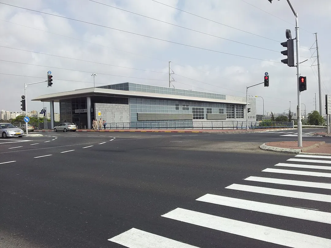 Bat Yam-Komemiyut Railway Station
