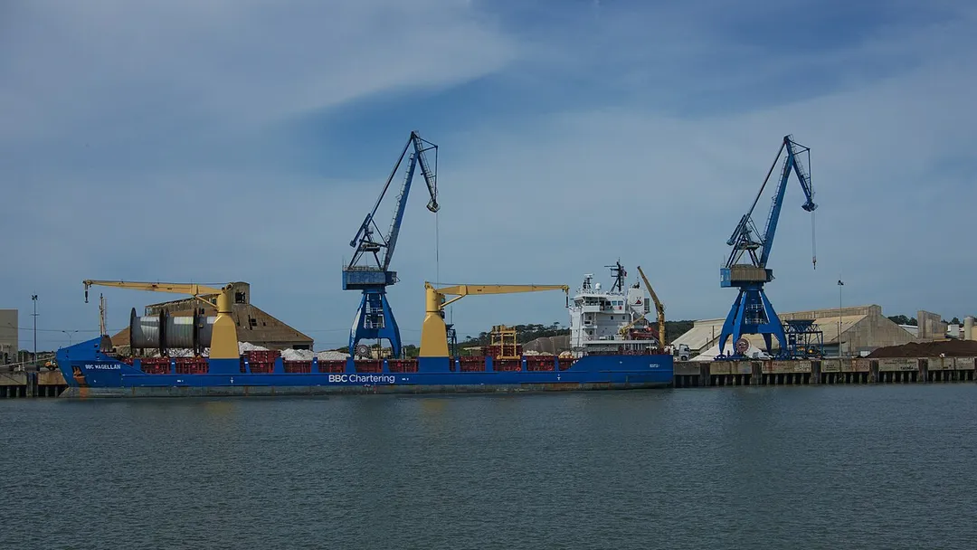 Cargo BBC-Magellan dans le port de Bayonne