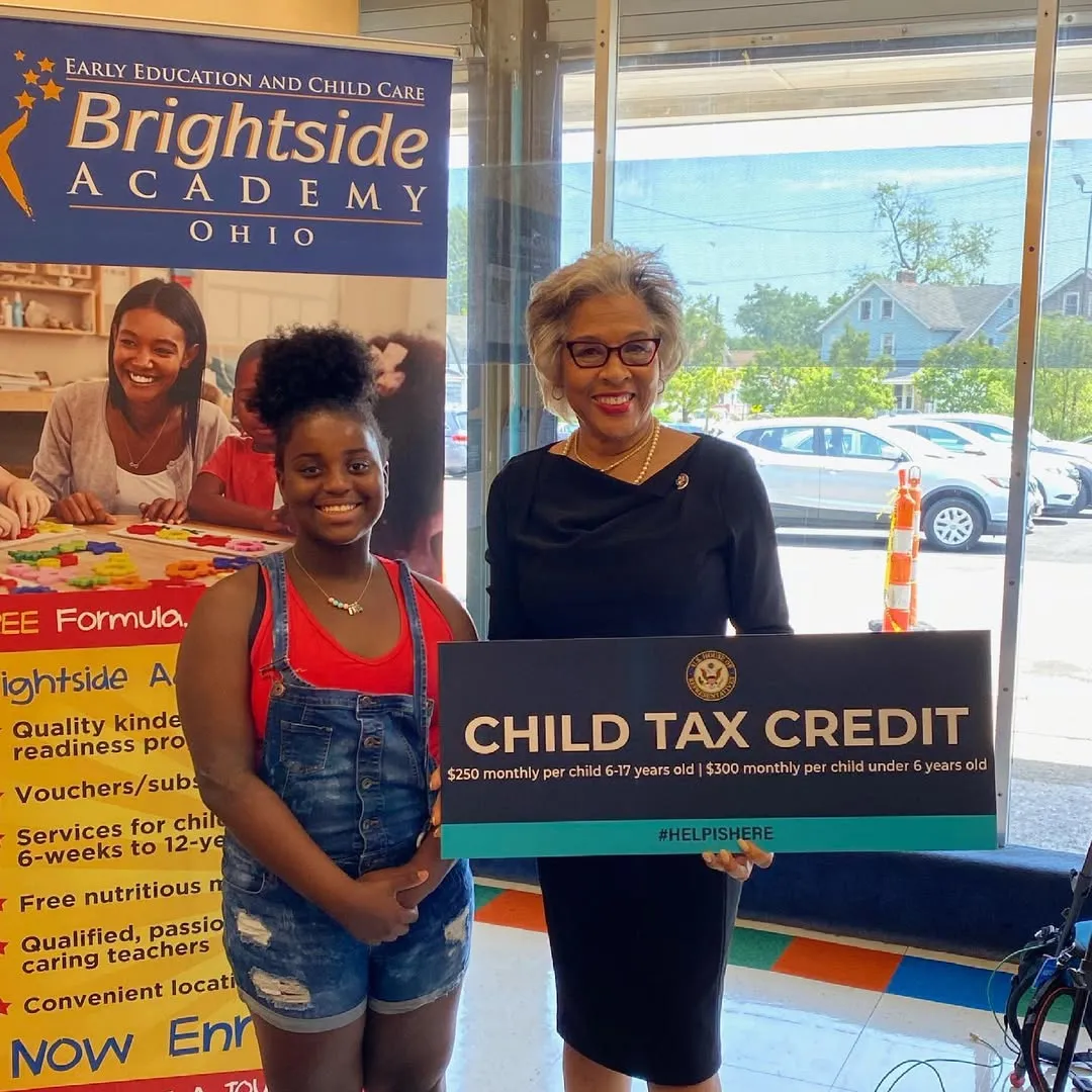 Rep. Joyce Beatty posts "The expanded #ChildTaxCredit is putting more money in my constituents’ pockets! #HelpIsHere"