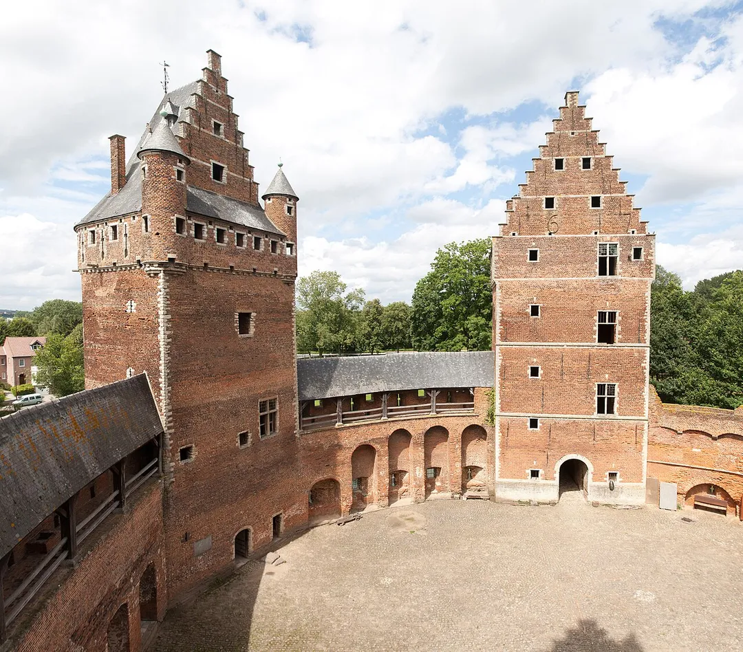 A view of the inner courtyard of Beersel Castle