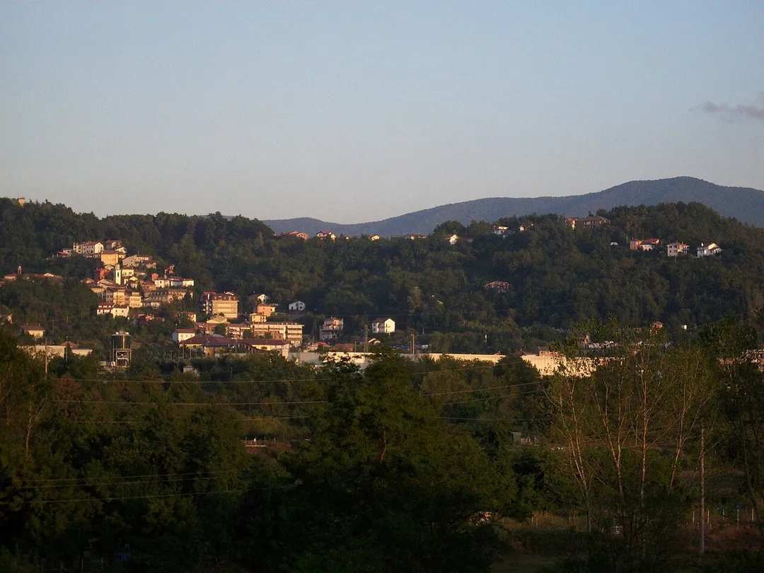 Belforte Monferrato fotografato da Ovada.