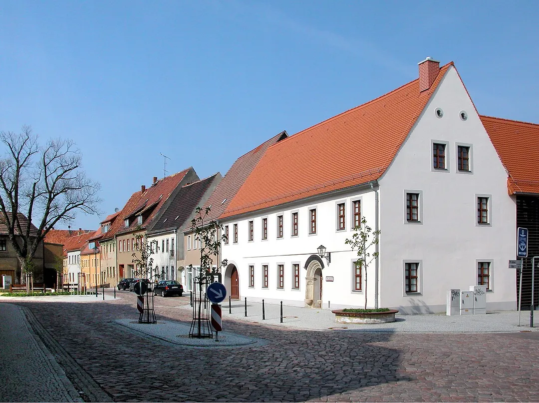10.04.2009   04874  Belgern: Topfmarkt, u.a. vorn mit dem Stadtmuseum (GMP: 51.482582,13.126014) Mühlberger Straße / Ecke Reihzecher Straße.                                                                                          [DSCN6204.TIF]20090410610DR.JPG(c)Blobelt