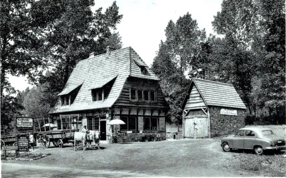 Au bord de la nationale 4, à Beuzet, en province de Namur, la vieiile auberge.