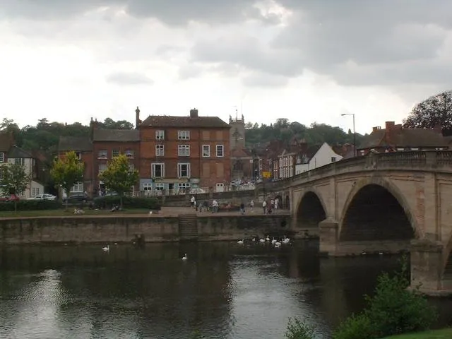 Bewdley bridge and Severn Side South, looking south-west up Load Street from the east bank of the River Severn.
