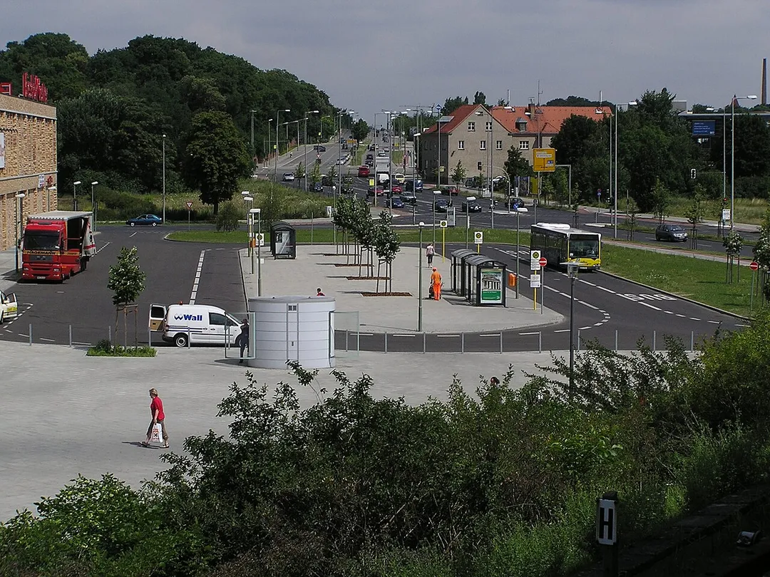 Berlin, Elsterwerdaer Platz vom U-Bahnsteig aus