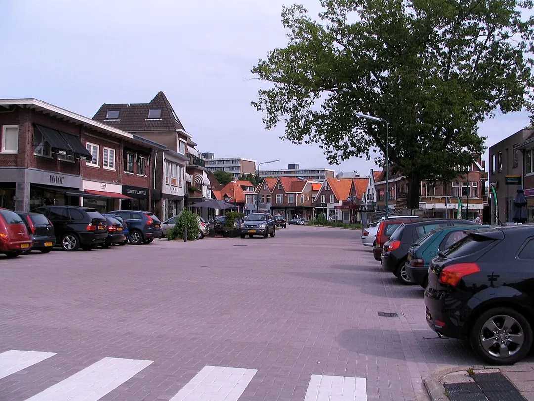 Julianalaan Bilthoven (gemeente De Bilt). Datering: augustus 2012.