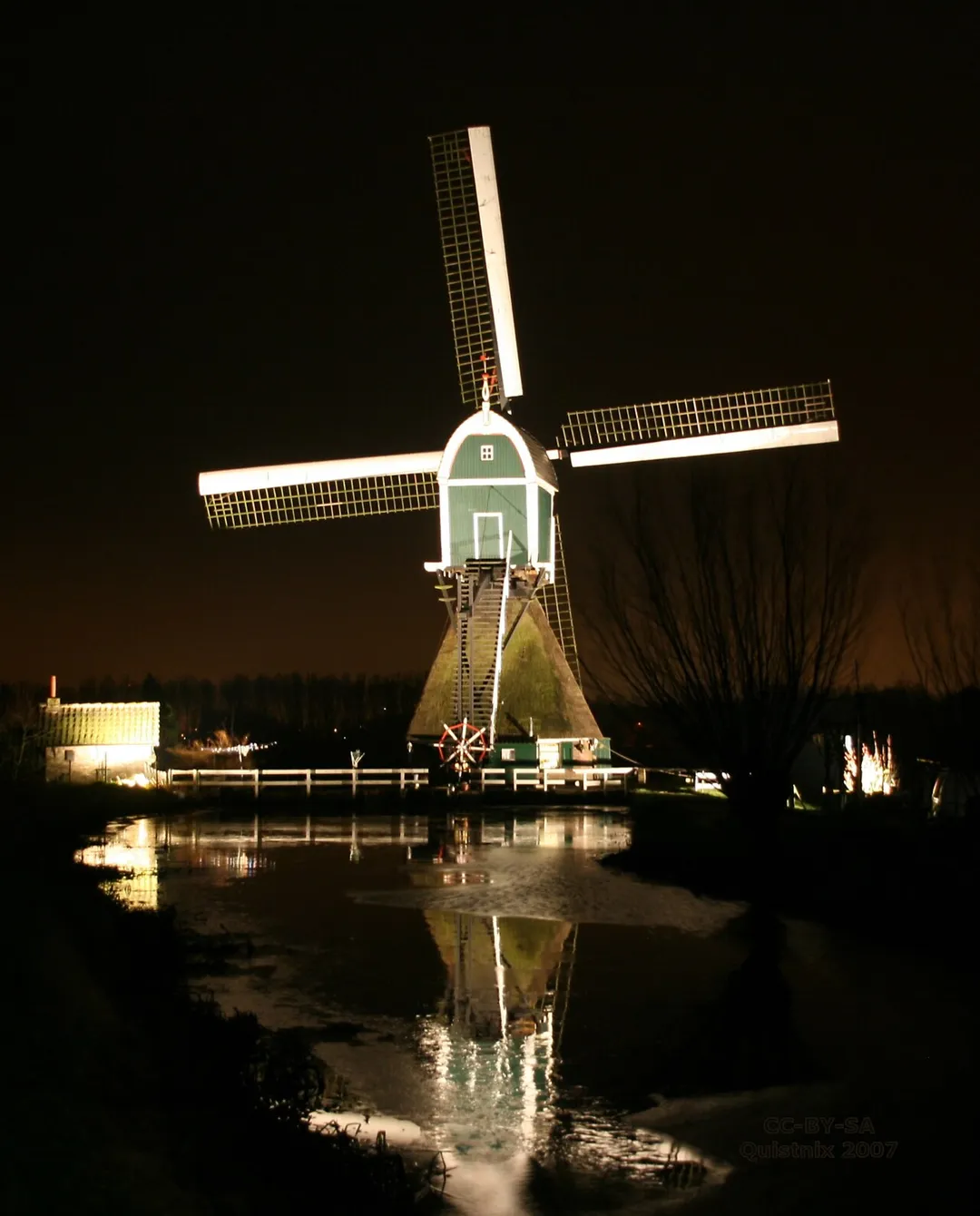 Bleskensgraaf, Wingerdse Molen bij nacht