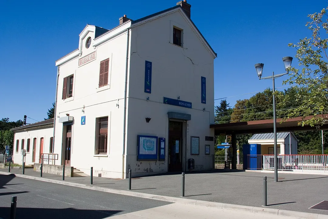 Gare de Bois-le-Roi,  Bois-le-Roi, Seine-et-Marne, France