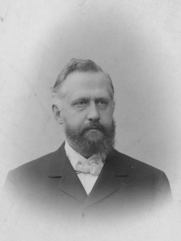 Alexander Koenig, Zoologe
Datum: um 1900
Quelle: http://idw-online.de/pages/de/news246805
Link zum Bild: http://idw-online.de/pages/de/image?id=62348&amp;display_lang=de_DE
Urheber: unbekannt
Hinweis zum Bild: Pressemitteilung - Informationsdienst Wissenschaft, Bild zu: Auf Zucker gebaut - Alexander Koenig und sein Museum in Bonn, Zoologisches Forschungsinstitut und Museum Alexander Koenig, 13.02.2008
Hinweis zur Nutzung des Bildes: Die Verwendung des Bildmaterials zur Pressemitteilung ist bei Nennung der Quelle vergütungsfrei gestattet. Das Bildmaterial darf nur in Zusammenhang mit dem Inhalt dieser Pressemitteilung verwendet werden. vgl: http://idw-online.de/pages/de/image?id=62348&amp;display_lang=de_DE