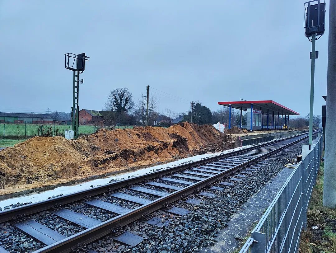Bönningstedt station (railway station in Germany)
Under construction in preparation for the S-Bahn taking over the A1 line