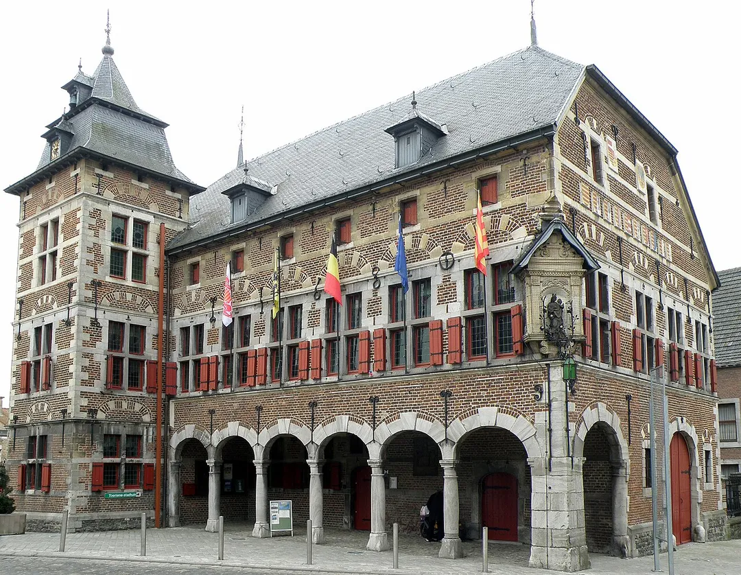 Looz (en néerl. Borgloon), prov. de Limbourg, Belgique. Hôtel de ville.