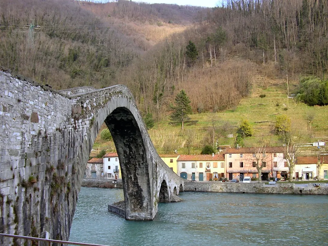 Borgo a Mozzano, Toscana, ItaliaDevil's Bridge