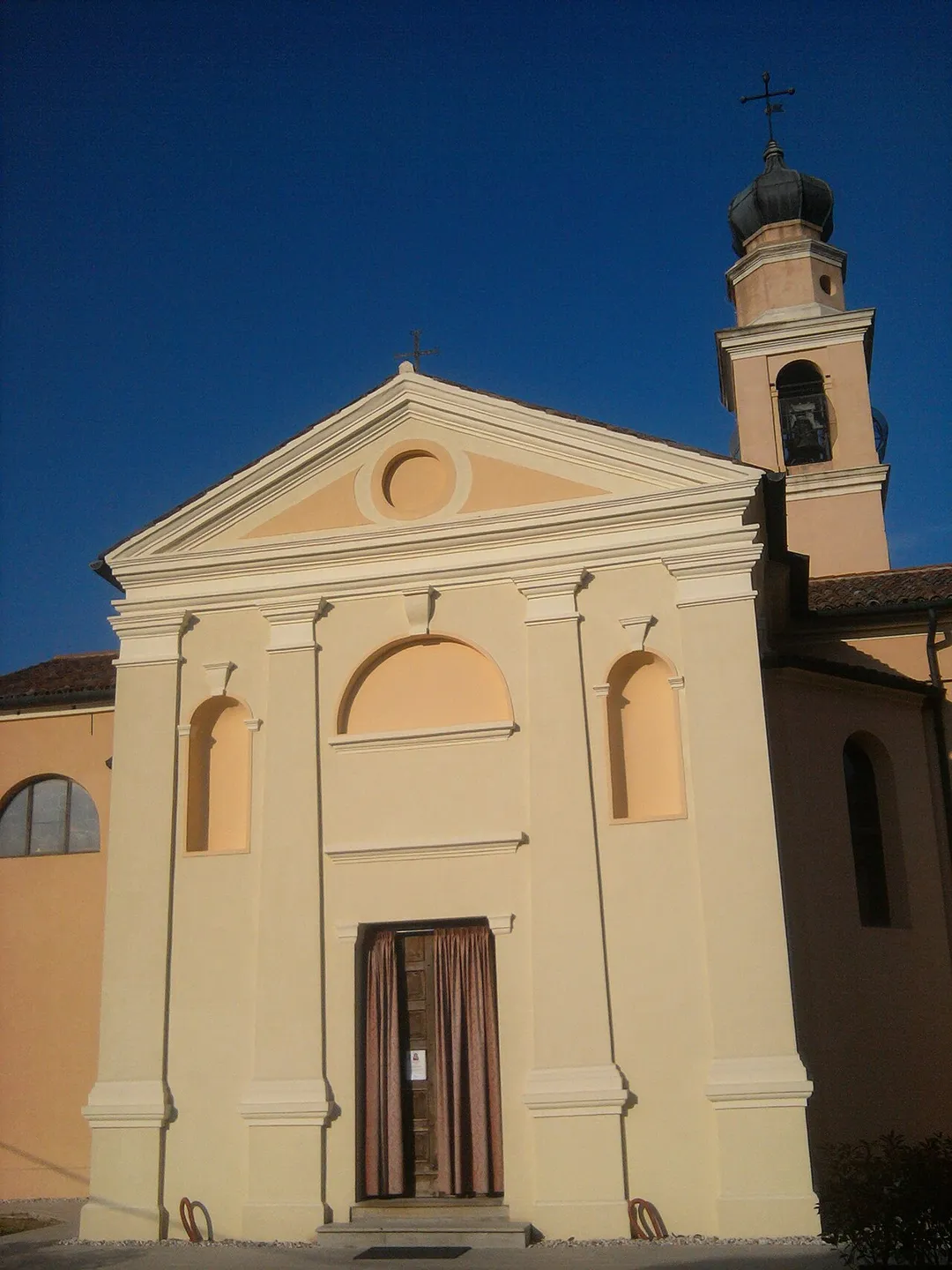 Borgoforte, frazione di Anguillara Veneta: la chiesa parrocchiale di Sant'Antonio Abate.