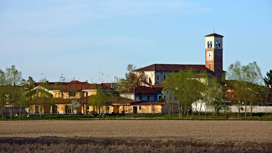 Veduta di Borgolavezzaro (NO)