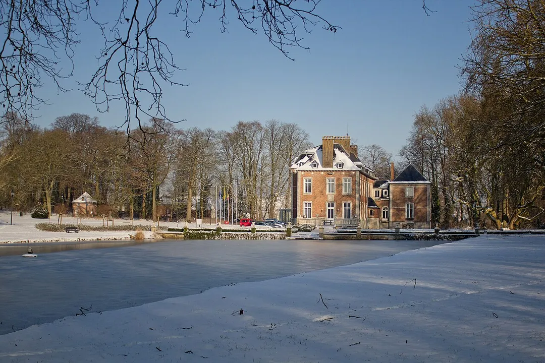 Kasteel Kwabeek te Vertrijk, gezien vanaf de zijkant.
