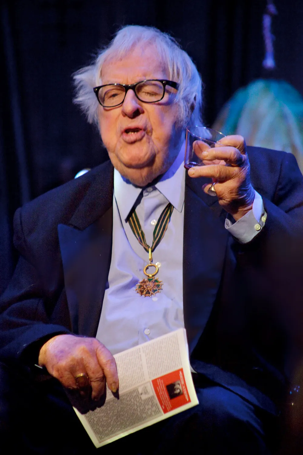 Ray Bradbury, wearing the medal of a Commander of the Ordre des Arts et des Lettres in 2009.