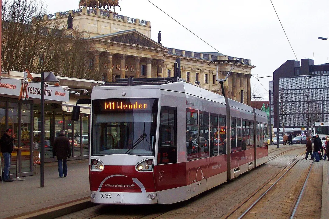 Braunschweiger Verkehrs-AG: 0756 (Alstom NGT8D) auf dem Bohlweg