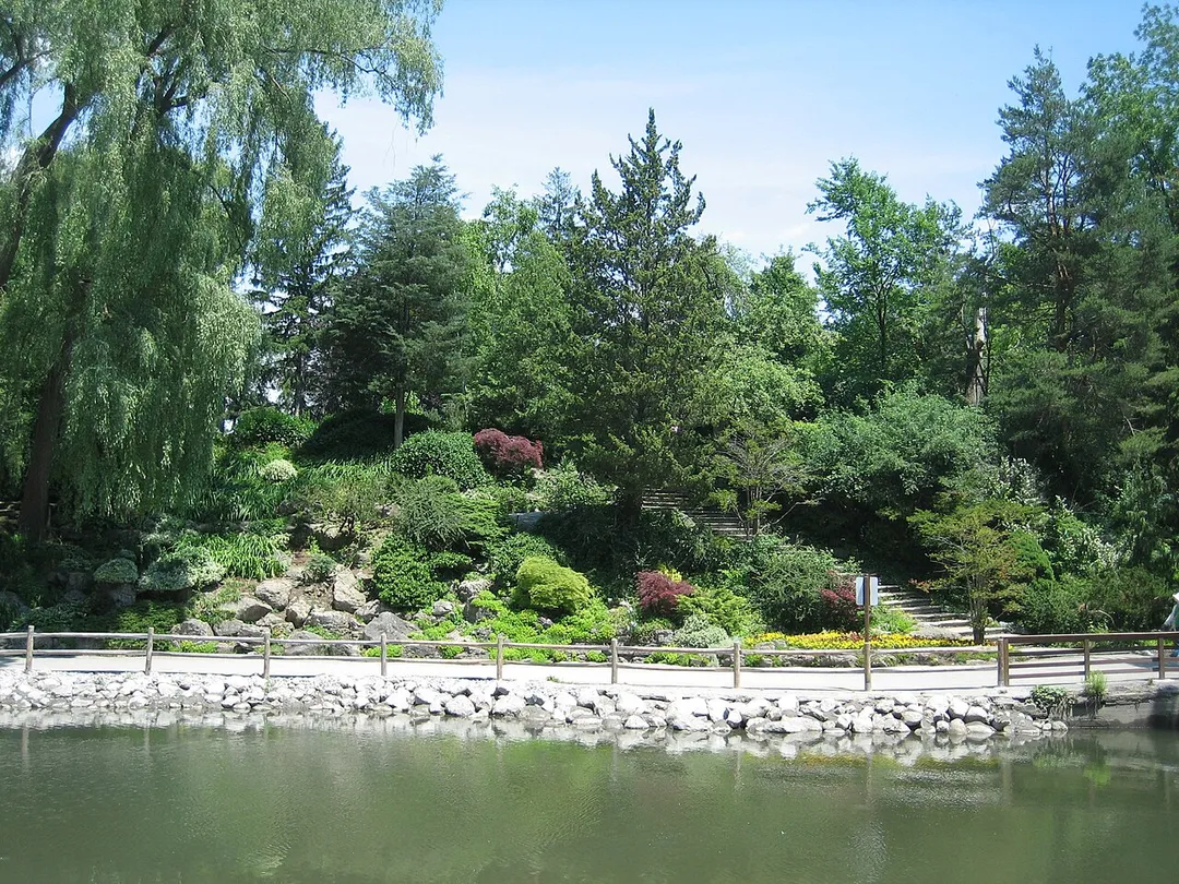 w:Edwards Gardens