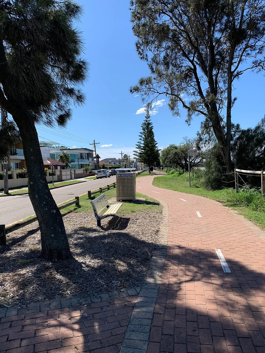 This cycle path spans from the north-most tip of Lady Robinson's beach, down to the southern end past Brighton-Le-Sands. This image faces north-bound, or towards the city.