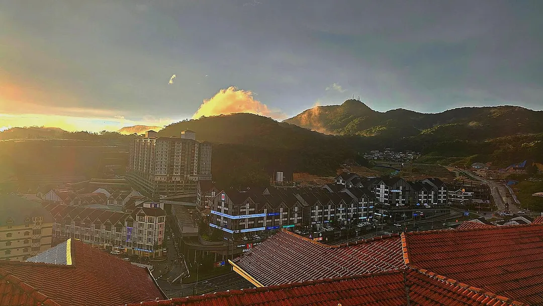 Cameron Centrum &amp; Mount Brinchang, at sunset.