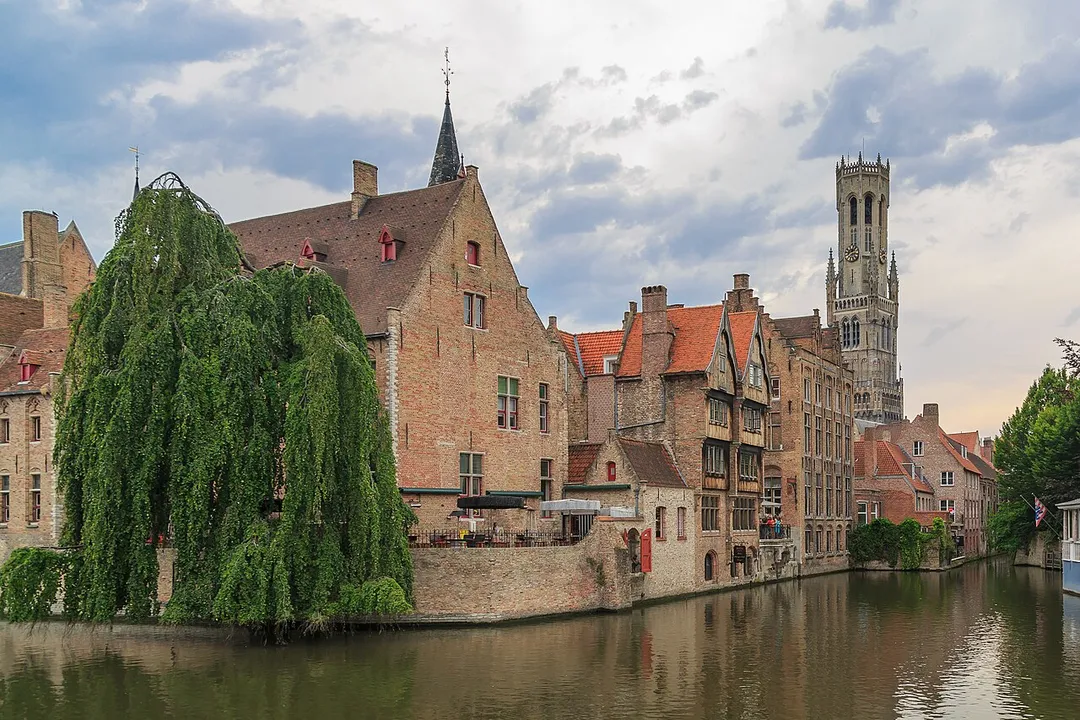 Bruges, Belgium: De groote Hollander, Huidenvettersplein 1 (Brugge)