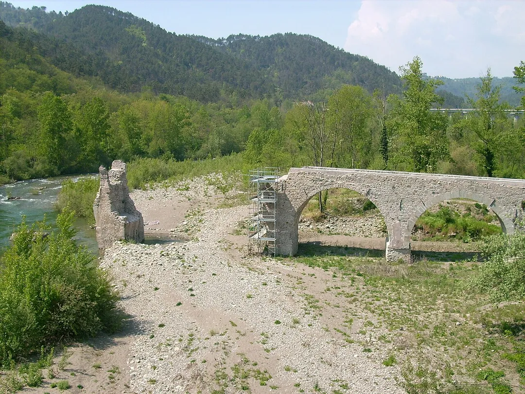 Antico ponte romano presso Brugnato, Liguria, Italia