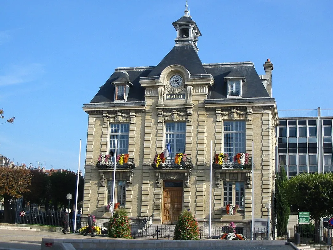 Brunoy city hall