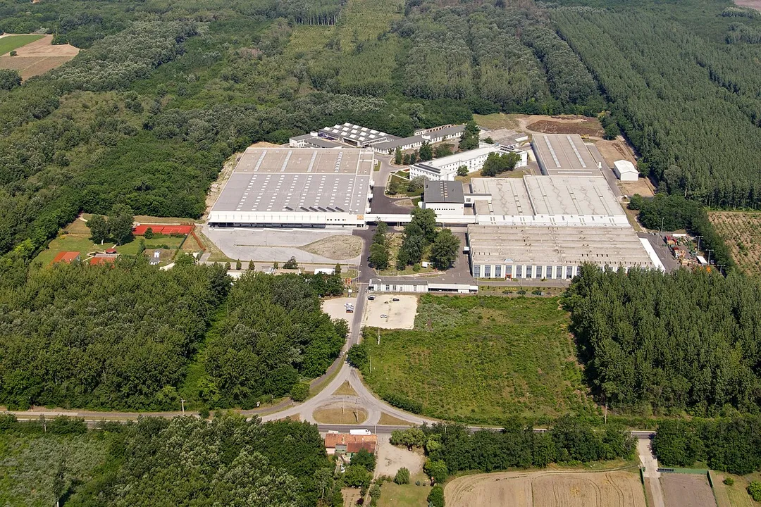 Az OBO ipari parkjának látképe Bugyin