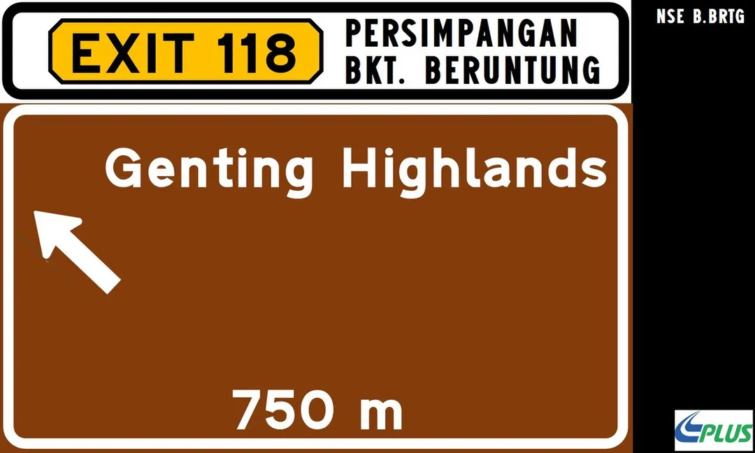 Papan tanda persimpangan ke kawasan pelancongan dengan jarak 750 m