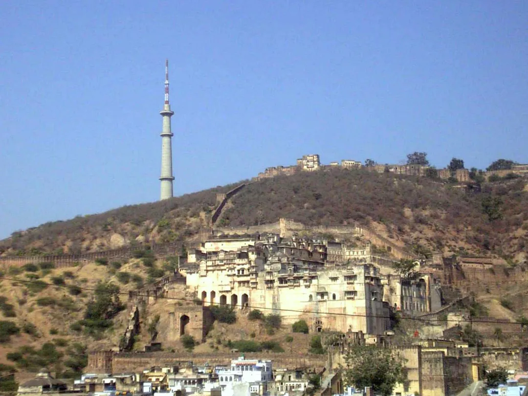 Photo of Bundi TV Tower and the Taragarh Fort (both on top of the hill), and the Garh Palace in Bundi, Rajasthan, taken from the Highway