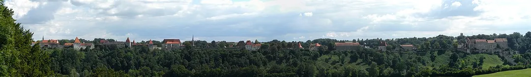 Die Burg von Burghausen von Westen aus gesehen.