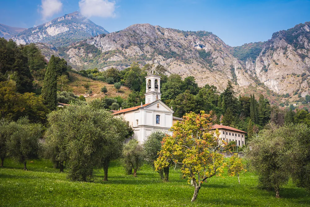 A chiesa in Cadenabbia along the hiking path to Chiesa di San Martino