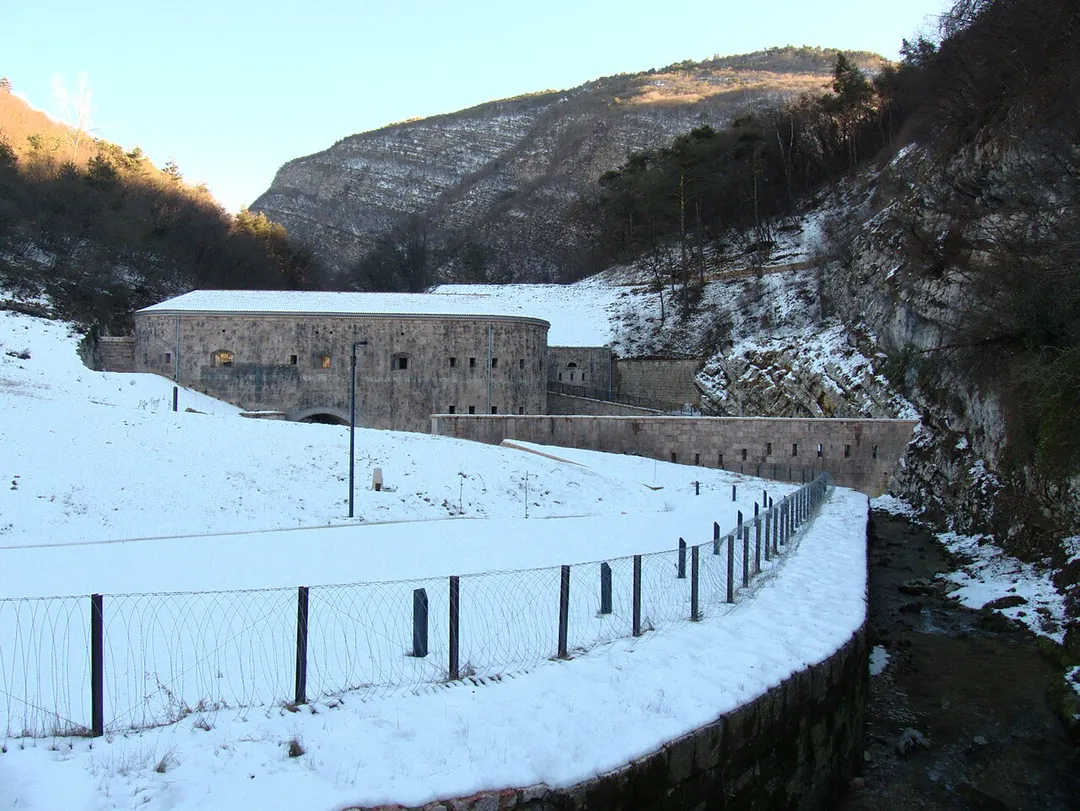 Trento (Italy): Forte Bus de Vela viewed from northwest