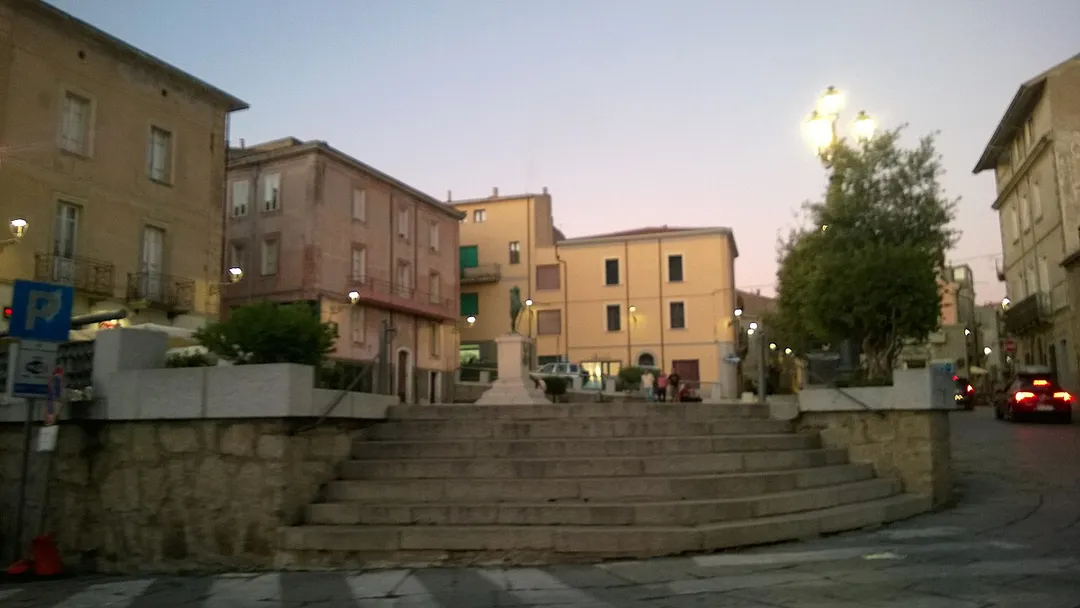 La piazza principale della città gallurese.