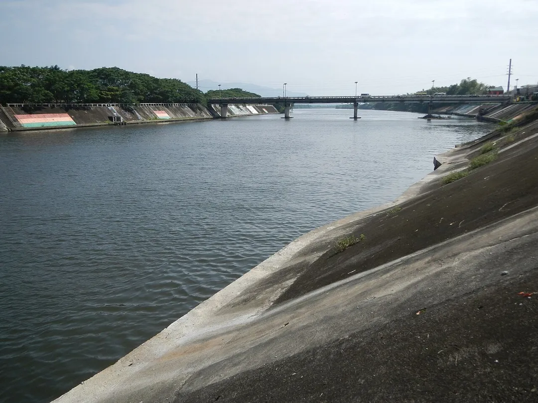 Upload Wizard -- (general description of landmarkds, town, church) -  of - Calumpang River[1] P. Herrera St., Rizal Avenue, Poblacion, [2] Batangas City[3] located in Brgy. Cuta, Malitam, and Wawa, Batangas City - View of the Calumpang River from the Calumpang Bridge.
