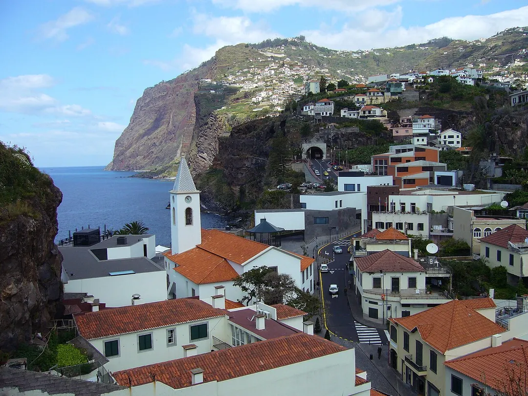 Câmara de Lobos, on the background cliff Gabo Girão westward from town.