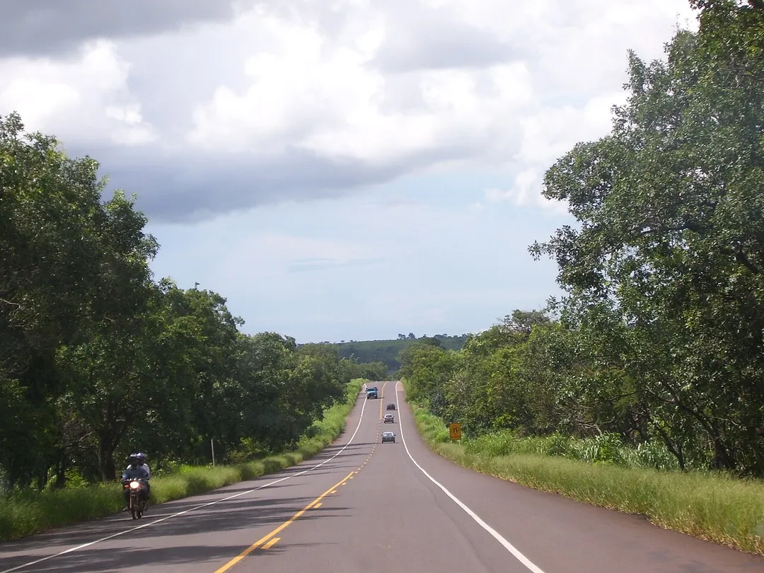 BR-267, an highway in the Brazilian state of Mato Grosso do Sul. This section is located between Bataguassu and Campo Grande.