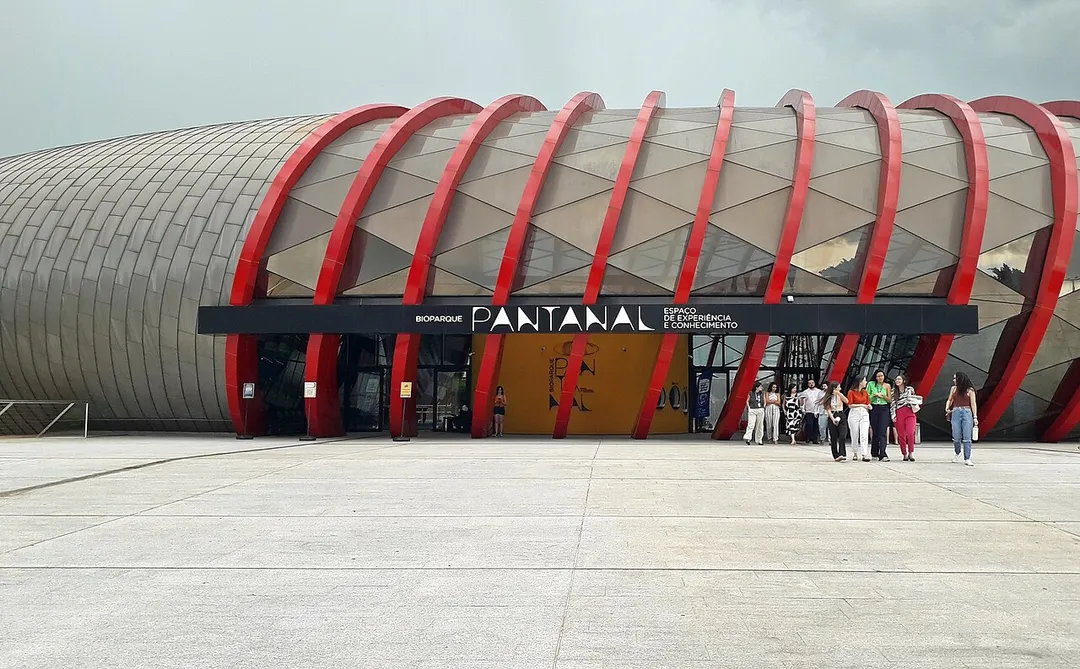 O Bioparque Pantanal é um aquário publico de Campo Grande, Mato Grosso do Sul. É gerido pela Secretaria de Governo do Estado. Foi inaugurado em 28 de março de 2022, sendo o maior aquário de água doce do mundo, é um espaço firmado por importantes pilares, são eles, educação ambiental, pesquisa, conservação, inovação, inclusão, lazer e cultura.