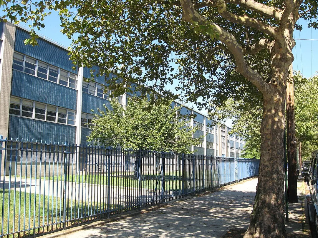 Looking north at en:Canarsie, Brooklyn High School on a sunny midday
